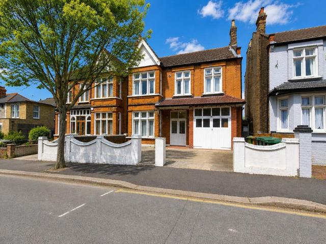 6 bedroom semi detached house for sale
