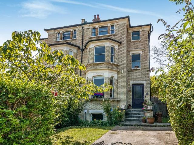 6 bedroom semi detached house for sale