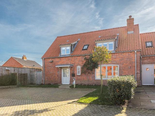 4 bedroom semi detached house for sale