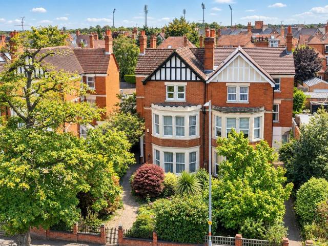 6 bedroom semi detached house for sale