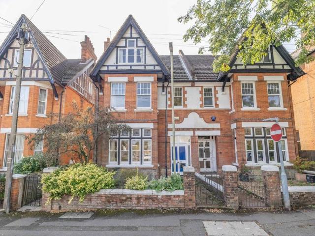 6 bedroom semi detached house for sale