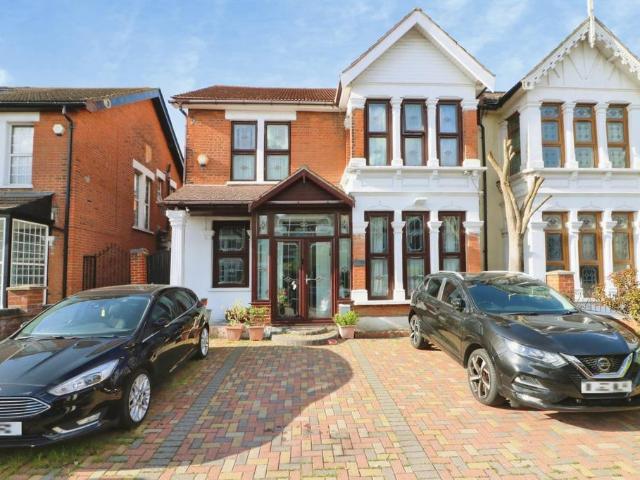 6 bedroom semi detached house for sale