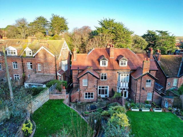 6 bedroom semi detached house for sale