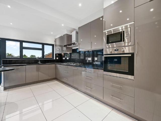 6 bedroom semi detached house for sale