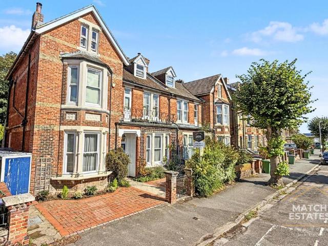 6 bedroom semi detached house for sale