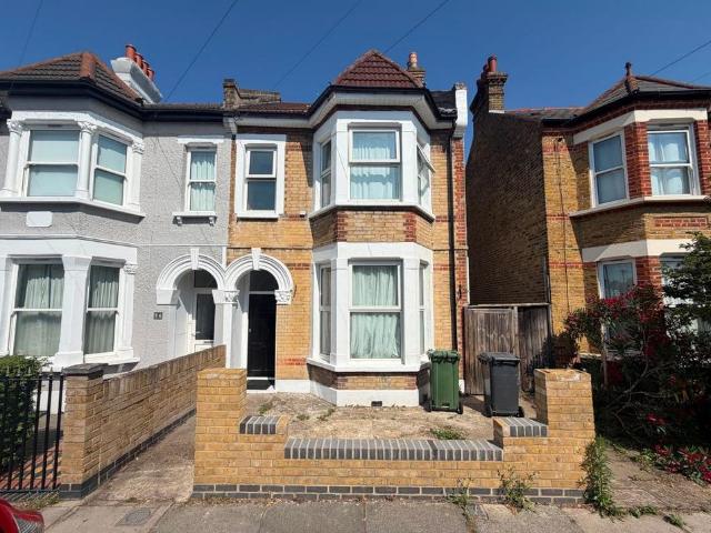 6 bedroom semi detached house for sale
