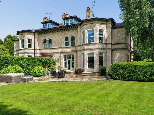 6 bedroom semi detached house for sale