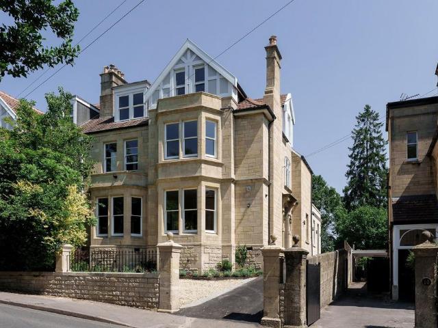 6 bedroom semi detached house for sale