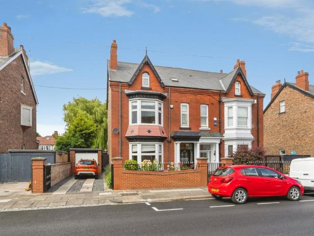 6 bedroom semi detached house for sale