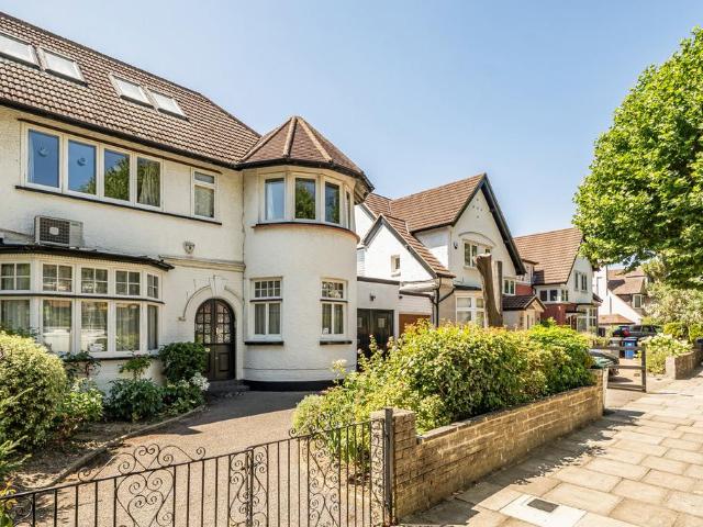 6 bedroom semi detached house for sale