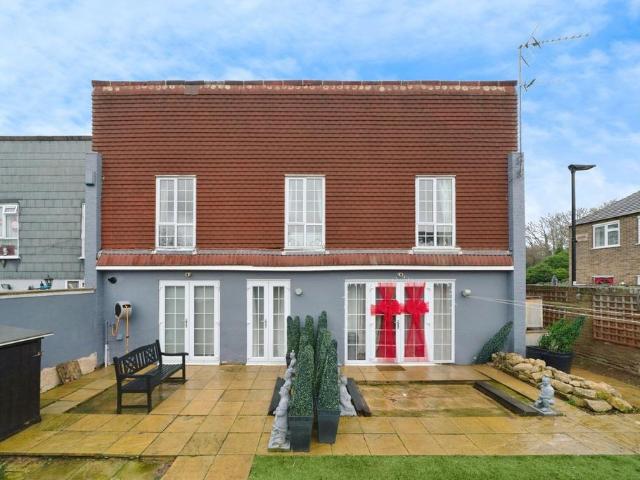 6 bedroom semi detached house for sale