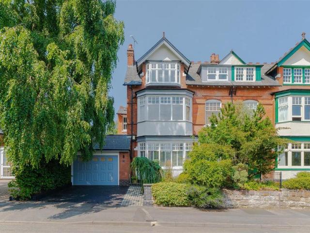 6 bedroom semi detached house for sale