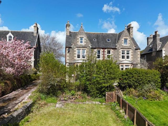 6 bedroom semi detached house for sale