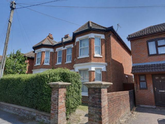 6 bedroom semi detached house for sale