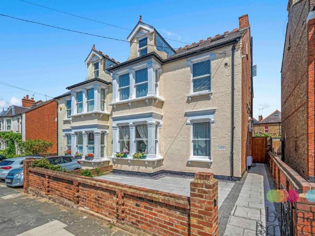 6 bedroom semi detached house for sale
