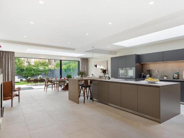 6 bedroom semi detached house for sale