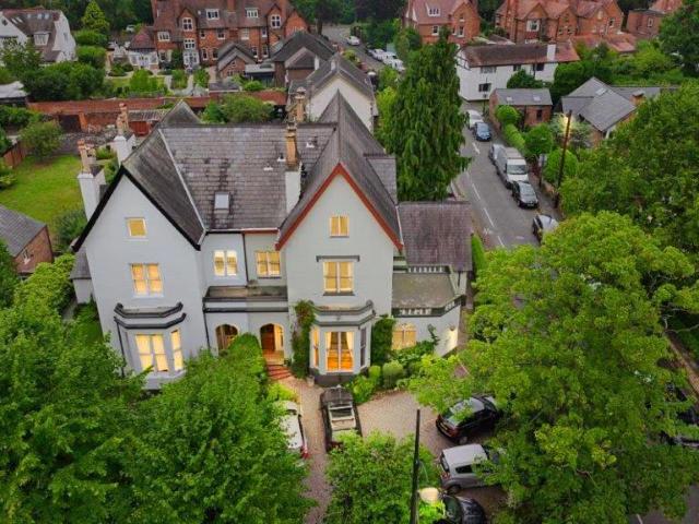 6 bedroom semi detached house for sale