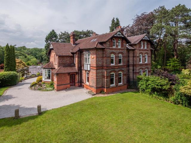 6 bedroom semi detached house for sale