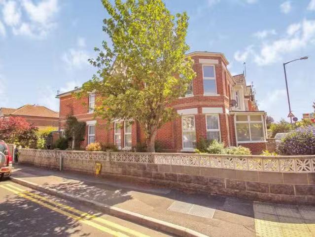 6 bedroom semi detached house for rent in Talbot Road, Winton.