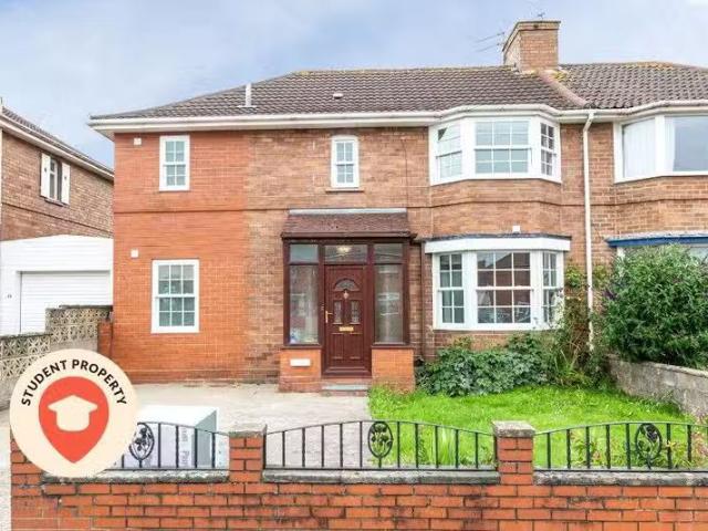 6 bedroom semi detached house for rent in Doncaster Road, Sout.