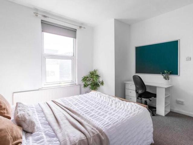 6 bedroom semi detached house for rent in Gregory Boulevard, Nottingham, NG7