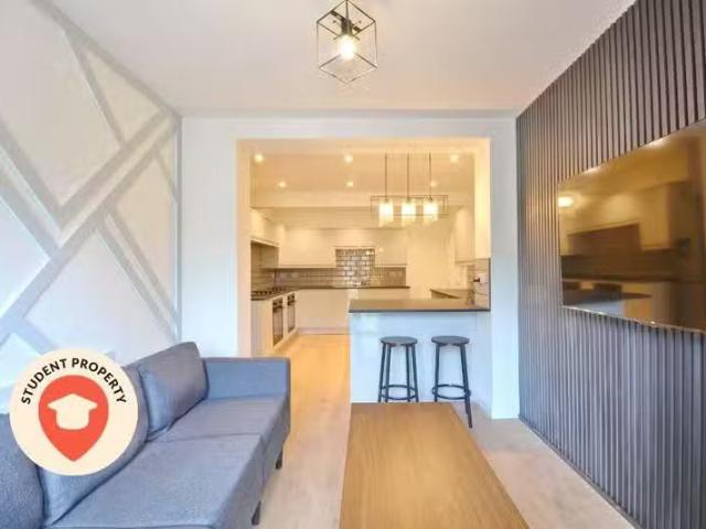 6 bedroom semi detached house for rent in Knighton Road, South.