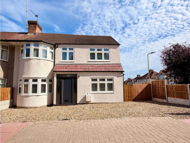 6 bedroom semi detached house in Saxville Road, Orpington, BR5 3AN