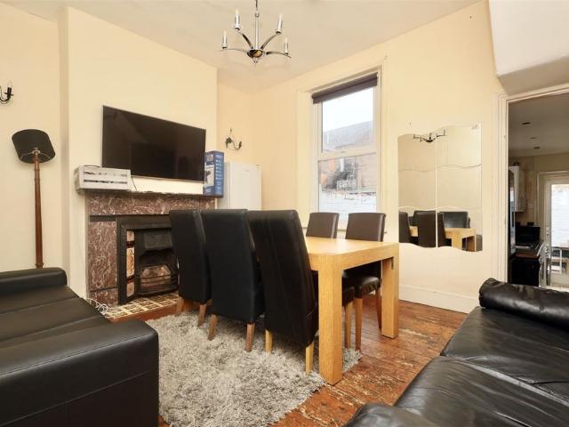 6 bedroom Student Terraced House to rent in Larkspur Terrace, Jesmond, Newcastle Upon Tyne, Ne2