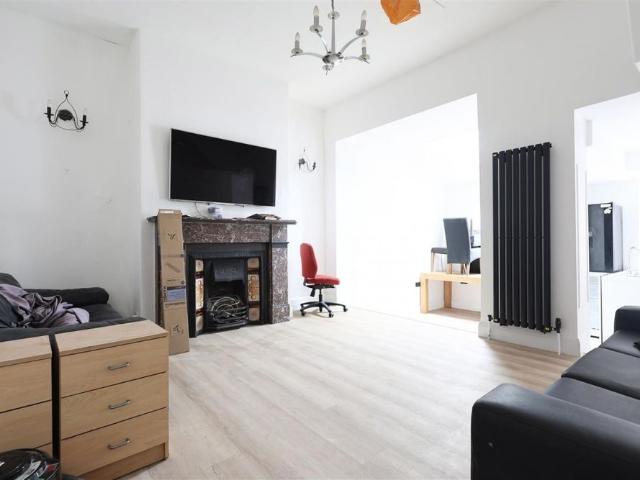 6 bedroom Student Terraced House to rent in Larkspur Terrace, Jesmond, Newcastle Upon Tyne, Ne2