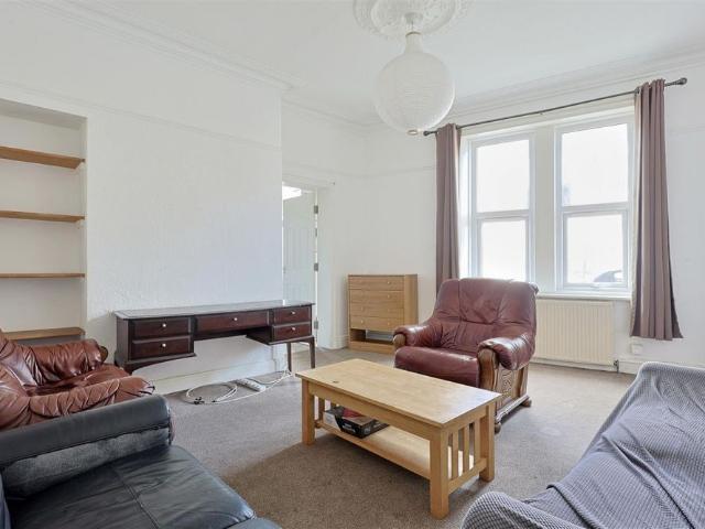 6 bedroom Student End of terrace house to rent in Goldspink Lane, Sandyford, Newcastle Upon Tyne, NE2