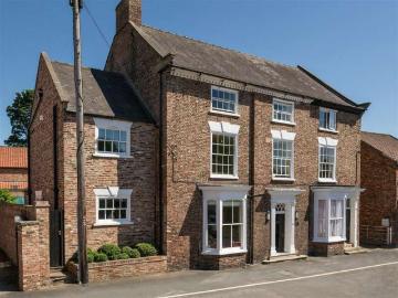 6 Bedroom Studio Flat