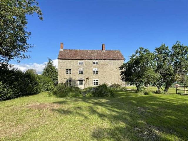 6 Bedroom Studio Flat