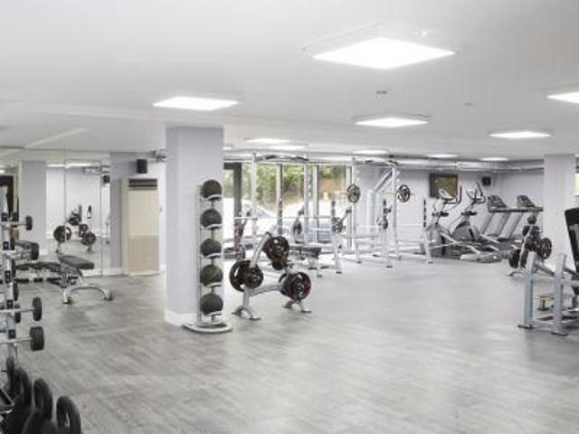 6 bedroom private hall to rent