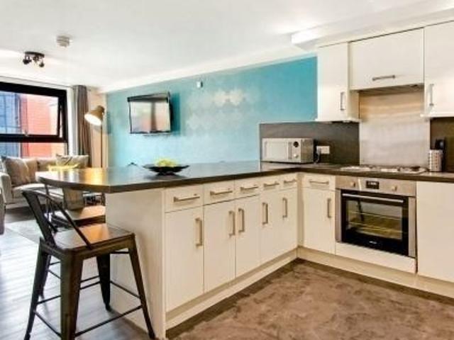 6 bedroom private hall to rent