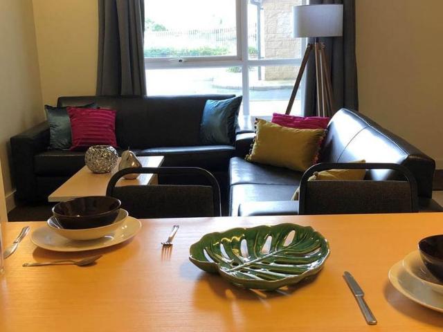 6 bedroom private hall to rent