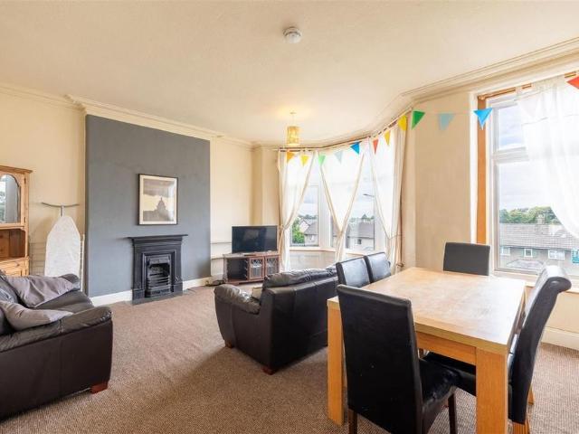 6 bedroom private hall to rent