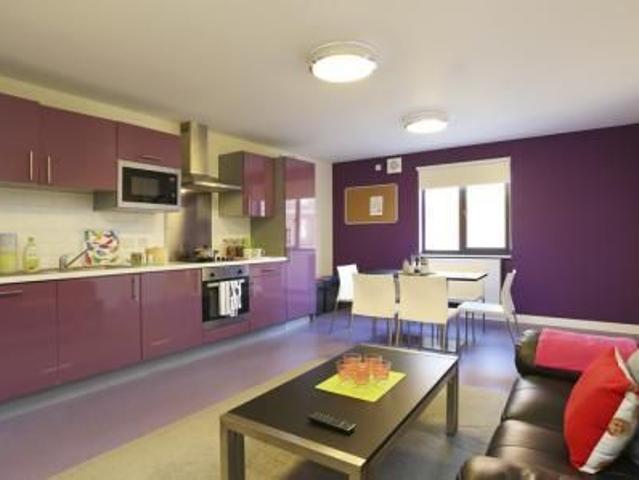 6 bedroom private hall to rent