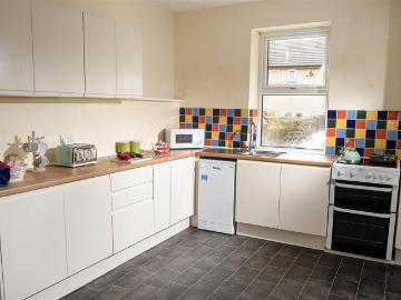 6 bedroom private halls to rent