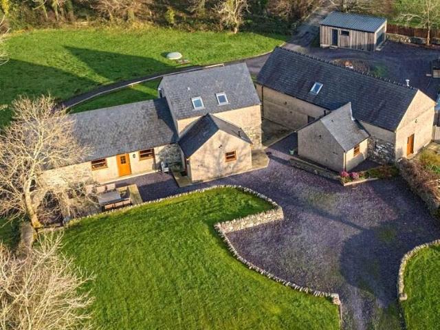 6 bedroom detached house for sale