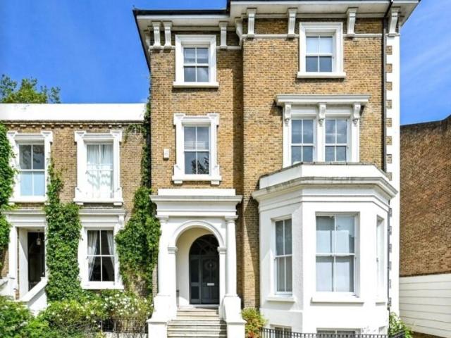 6 bedroom property in Mill Plat, Isleworth, TW7 £7,397 pcm | Chestertons