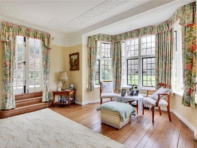 6 bedroom property with land to rent