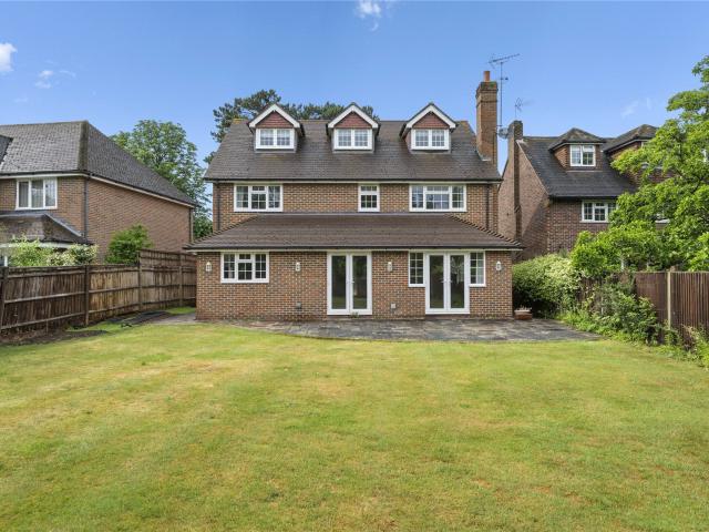 6 bedroom property to let in Midway, Walton on Thames, Surrey, KT12 £5,995 pcm