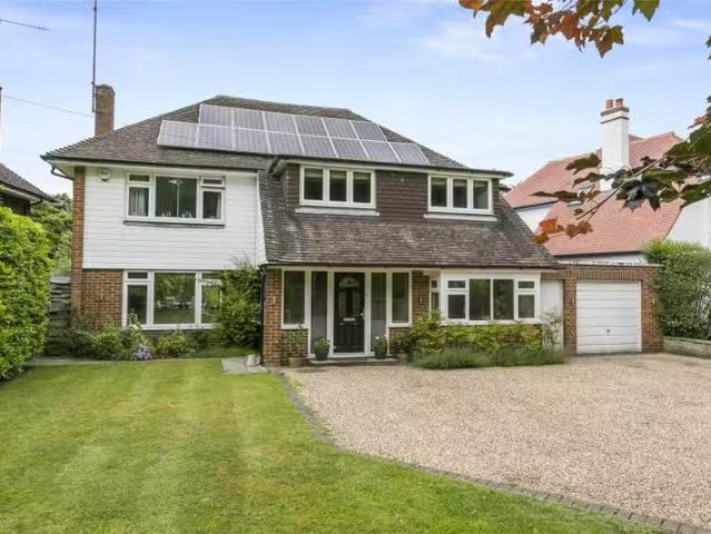 6 bedroom property to let in Lammas Lane, Esher, Surrey, KT10.