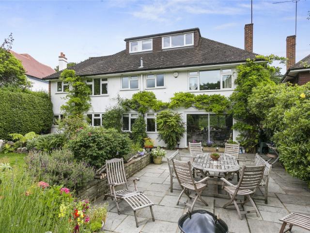6 bedroom property to let in Lammas Lane, Esher, Surrey, KT10 £4,750 pcm