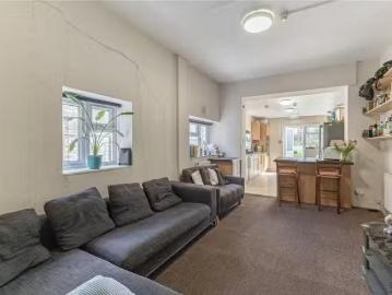 6 bedroom property to let in Rossiter Road, London, SW12 £6.