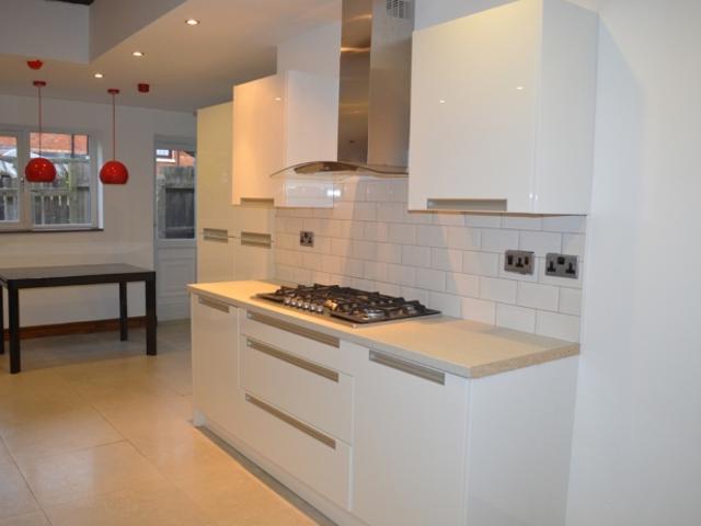 6 bedroom property to let in 10 Newton Grove £810 pw