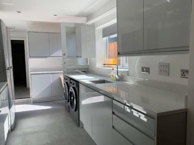 6 bedroom property to let in 251 HUBERT ROAD £690 pw