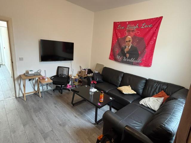 6 bedroom property to let in 25 HUBERT ROAD £690 pw
