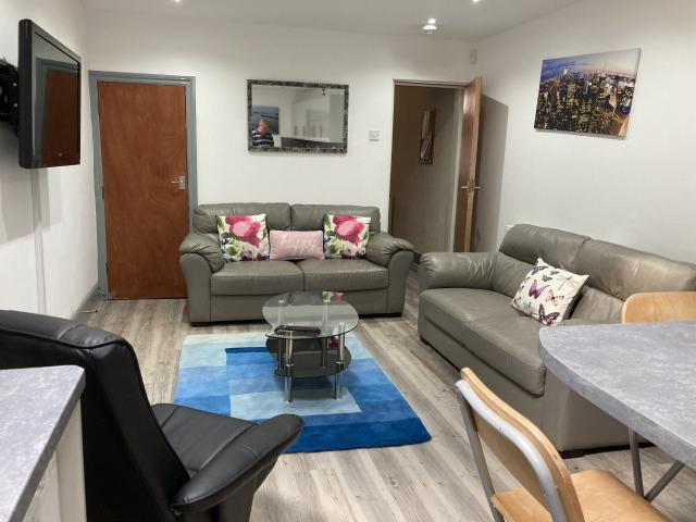 6 bedroom property to let in 273 HEELEY ROAD £750 pw