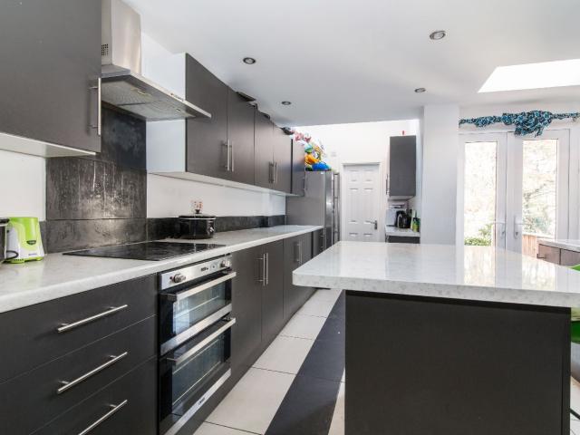 6 bedroom property to let in 232 Hubert Road £684 pw